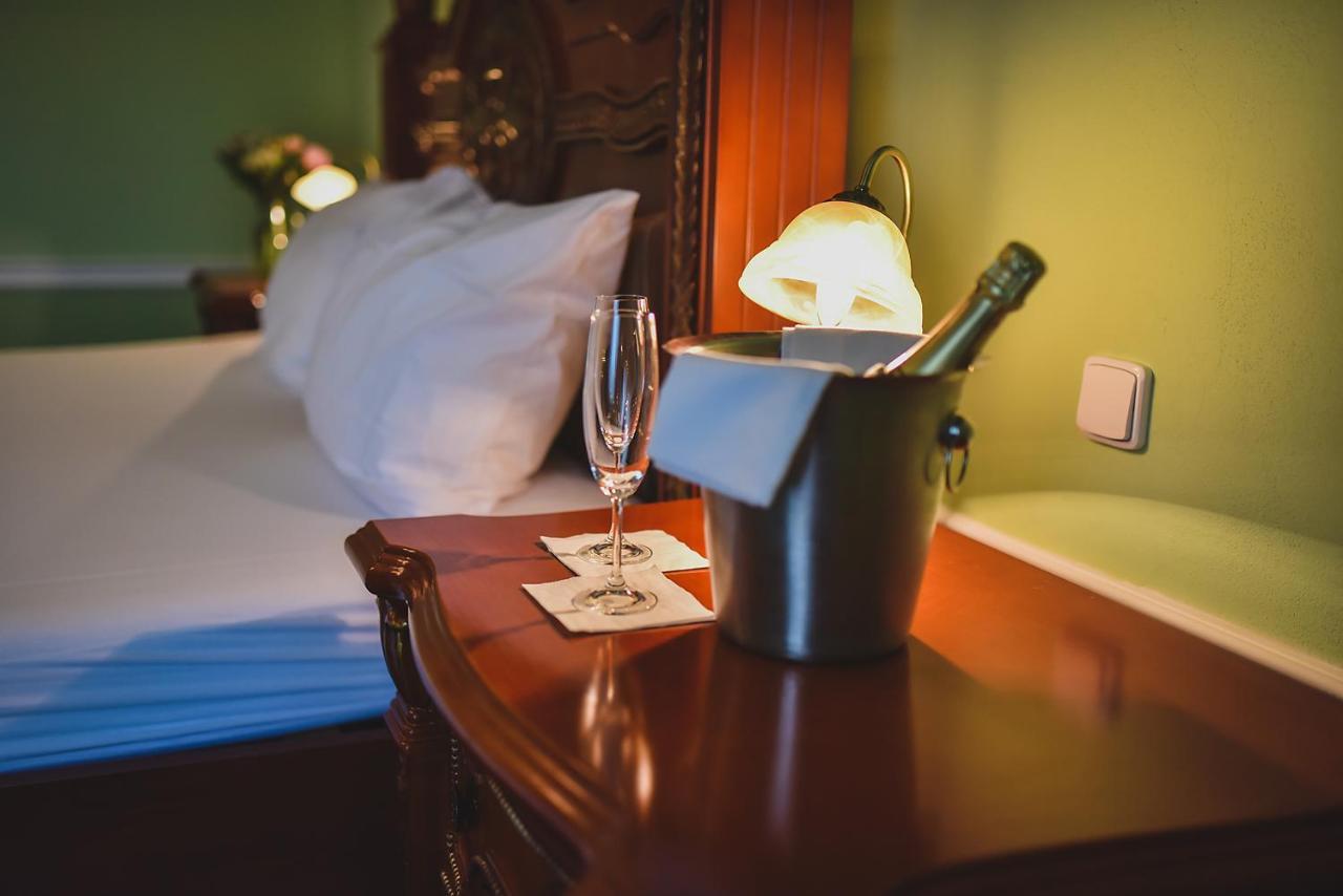 Zamek Kamenny Dvur Hotel Kynsperk nad Ohri ภายนอก รูปภาพ