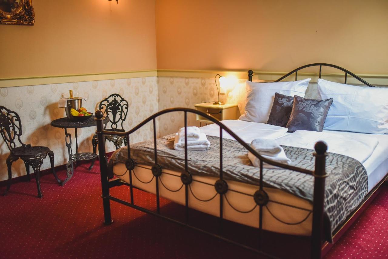 Zamek Kamenny Dvur Hotel Kynsperk nad Ohri ภายนอก รูปภาพ
