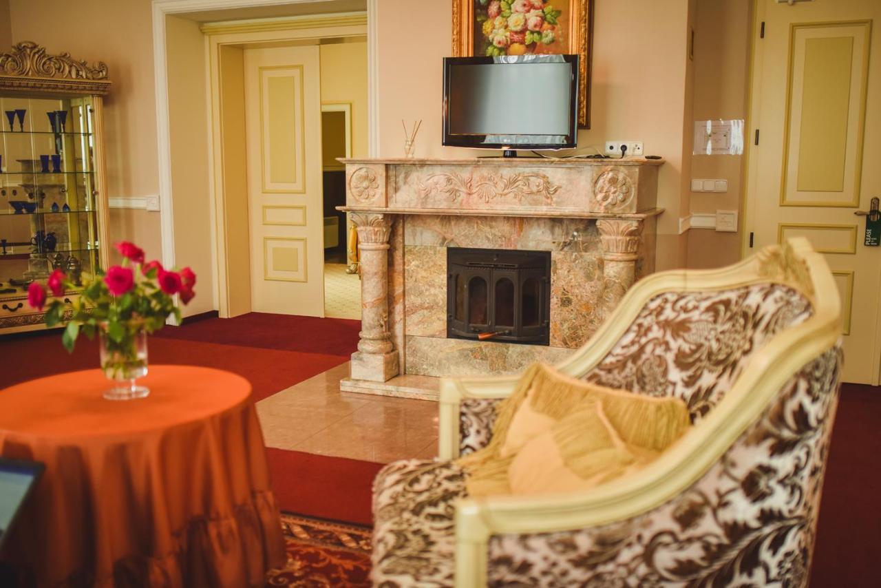 Zamek Kamenny Dvur Hotel Kynsperk nad Ohri ภายนอก รูปภาพ