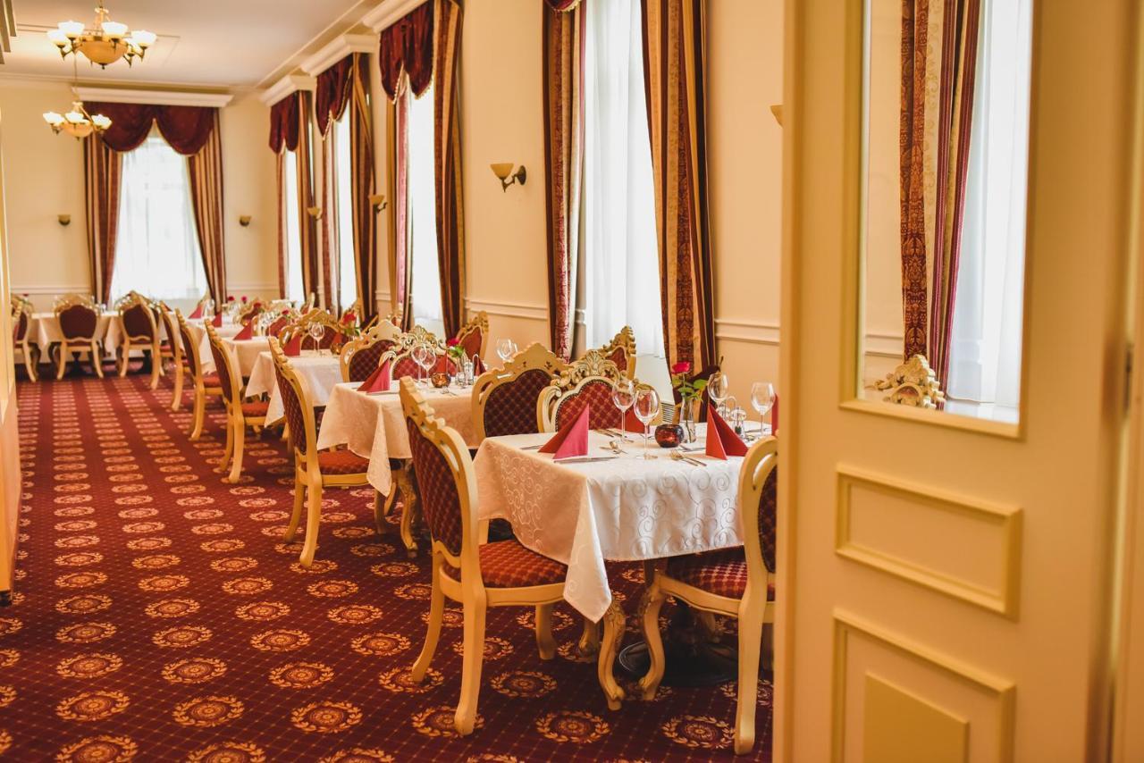 Zamek Kamenny Dvur Hotel Kynsperk nad Ohri ภายนอก รูปภาพ