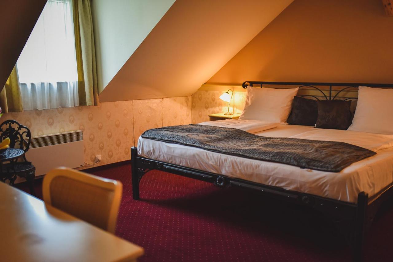 Zamek Kamenny Dvur Hotel Kynsperk nad Ohri ภายนอก รูปภาพ