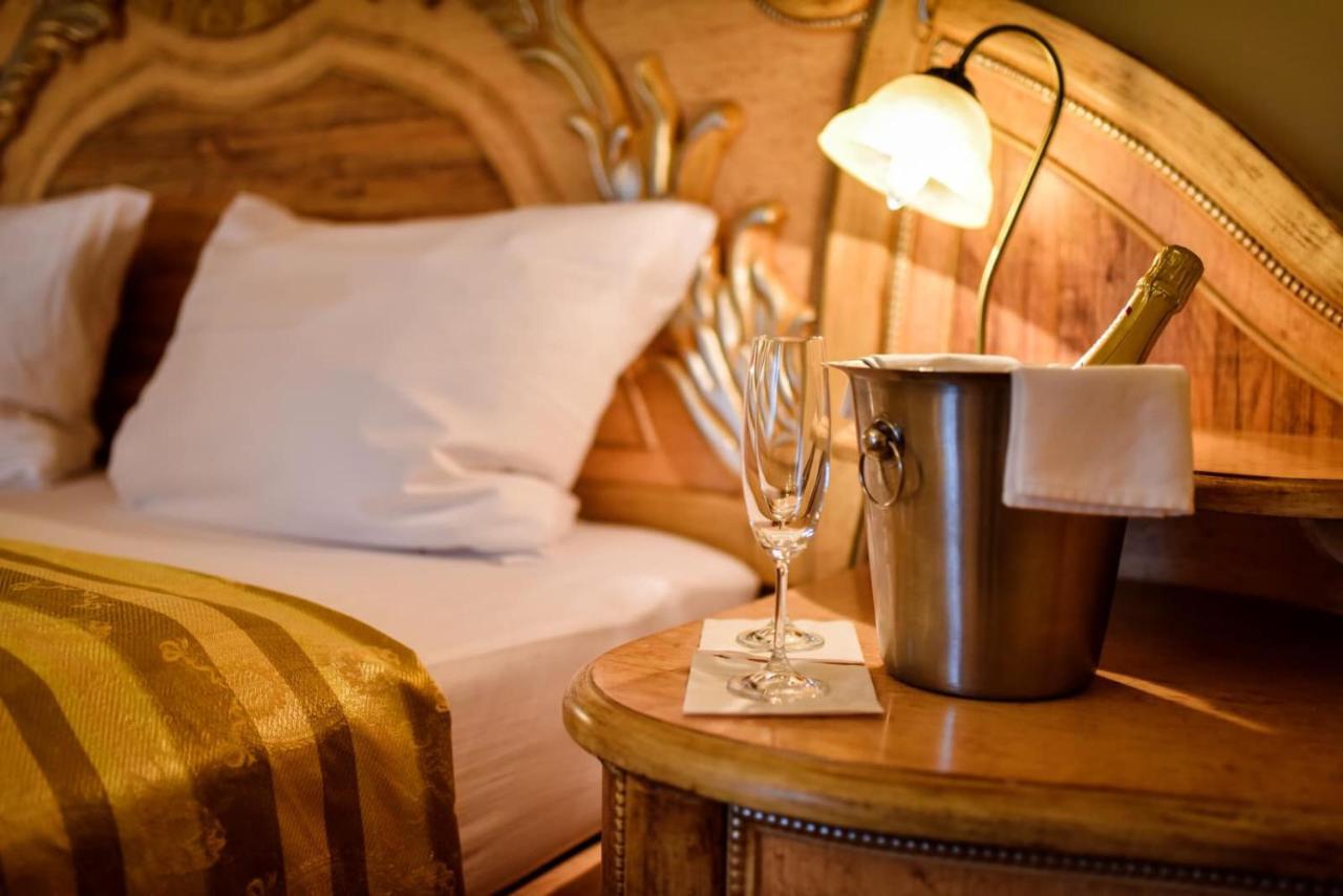 Zamek Kamenny Dvur Hotel Kynsperk nad Ohri ภายนอก รูปภาพ
