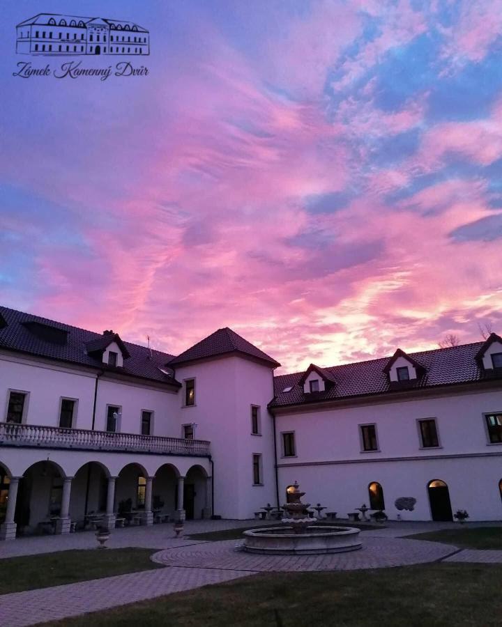 Zamek Kamenny Dvur Hotel Kynsperk nad Ohri ภายนอก รูปภาพ